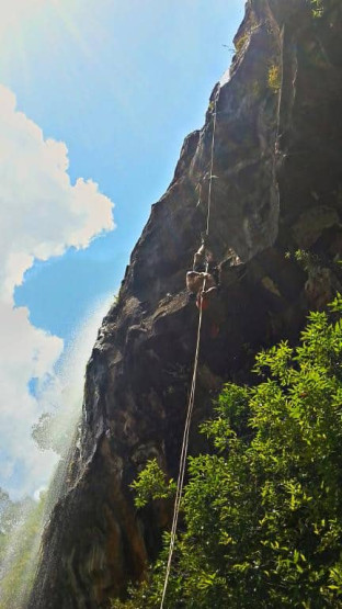 7 Cascades canoeing tour at the Tamarind Falls Reservoir in Mauritius.